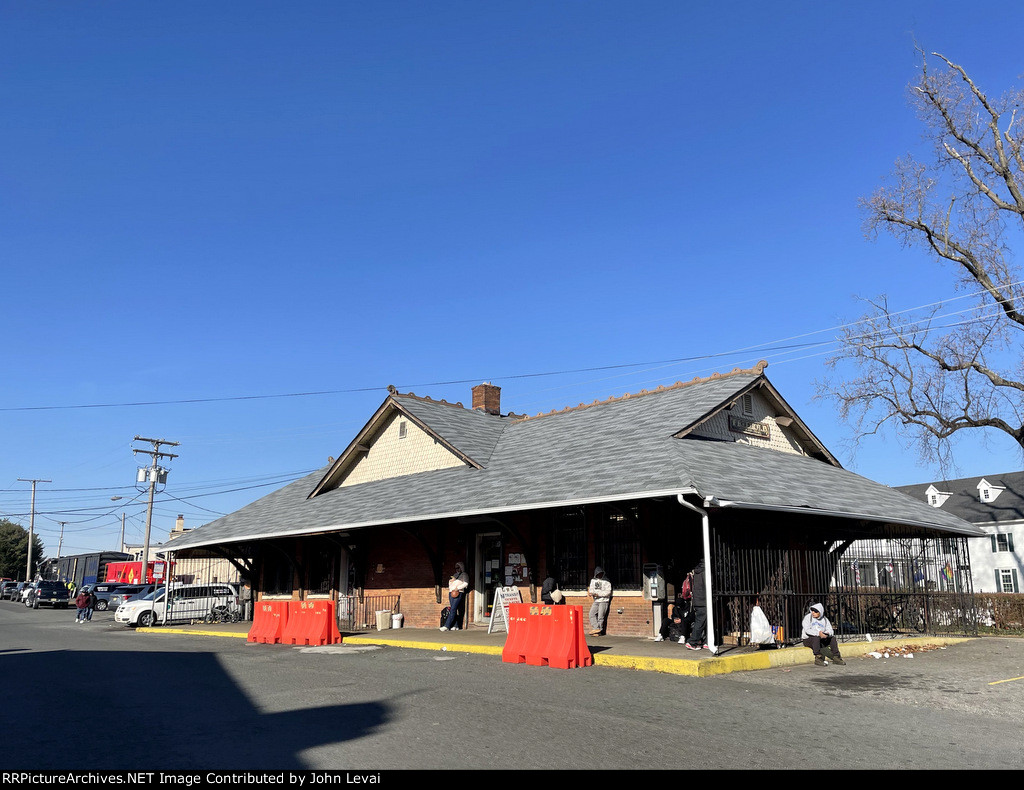 The former PRR Freehold RR Station, now a NJT bus terminal, with the TFT train on the left